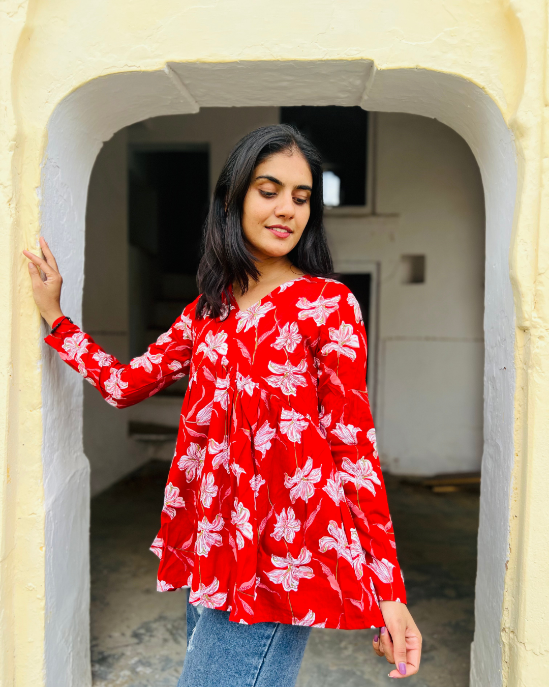 Ira V-Neck Short Kurti – Red Floral