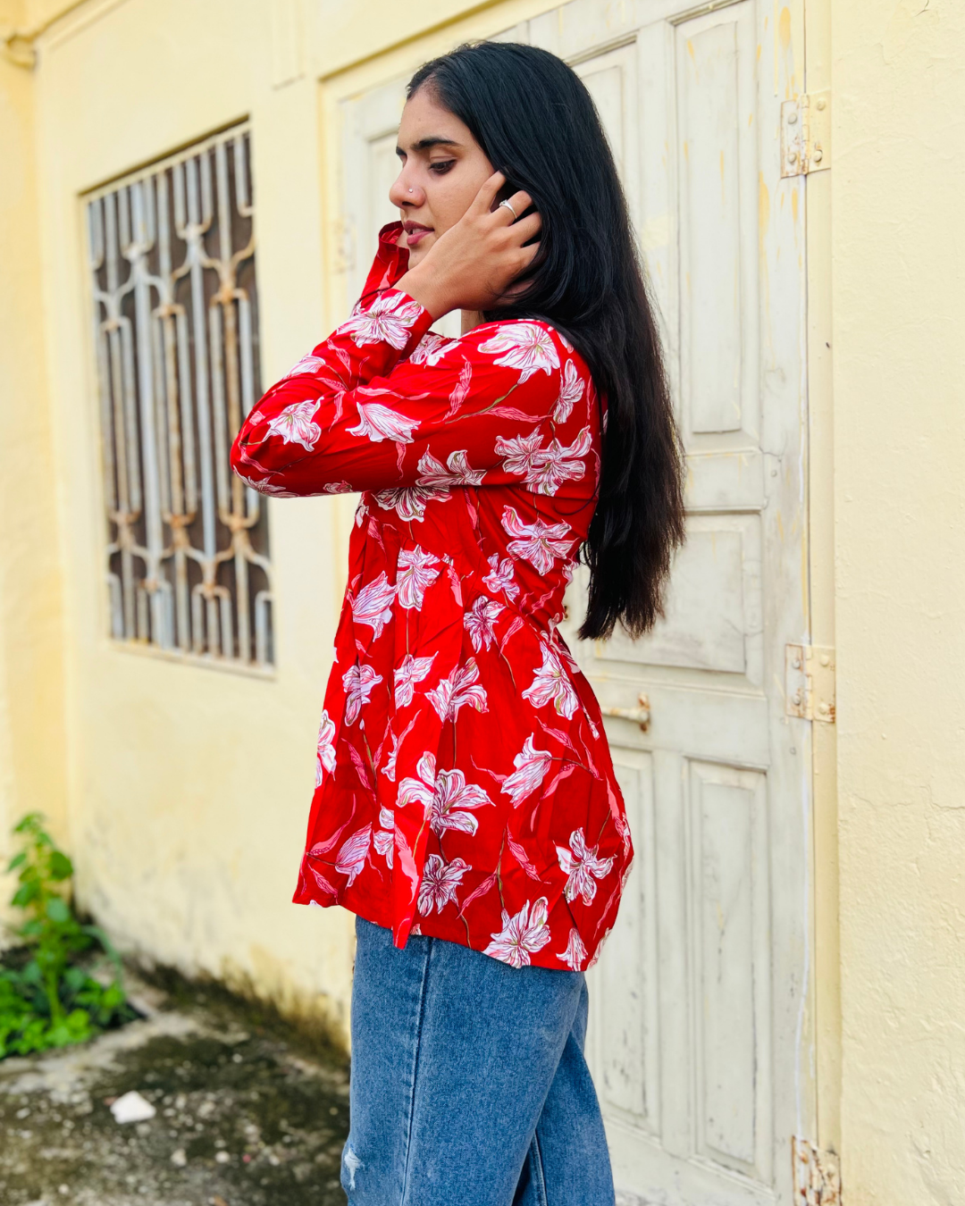 Ira V-Neck Short Kurti – Red Floral